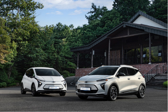 쉐보레 전기차 볼트EV(왼쪽)와 볼트EUV. 한국GM 제공